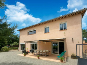 Picturesque villa in Montmeyan with pool